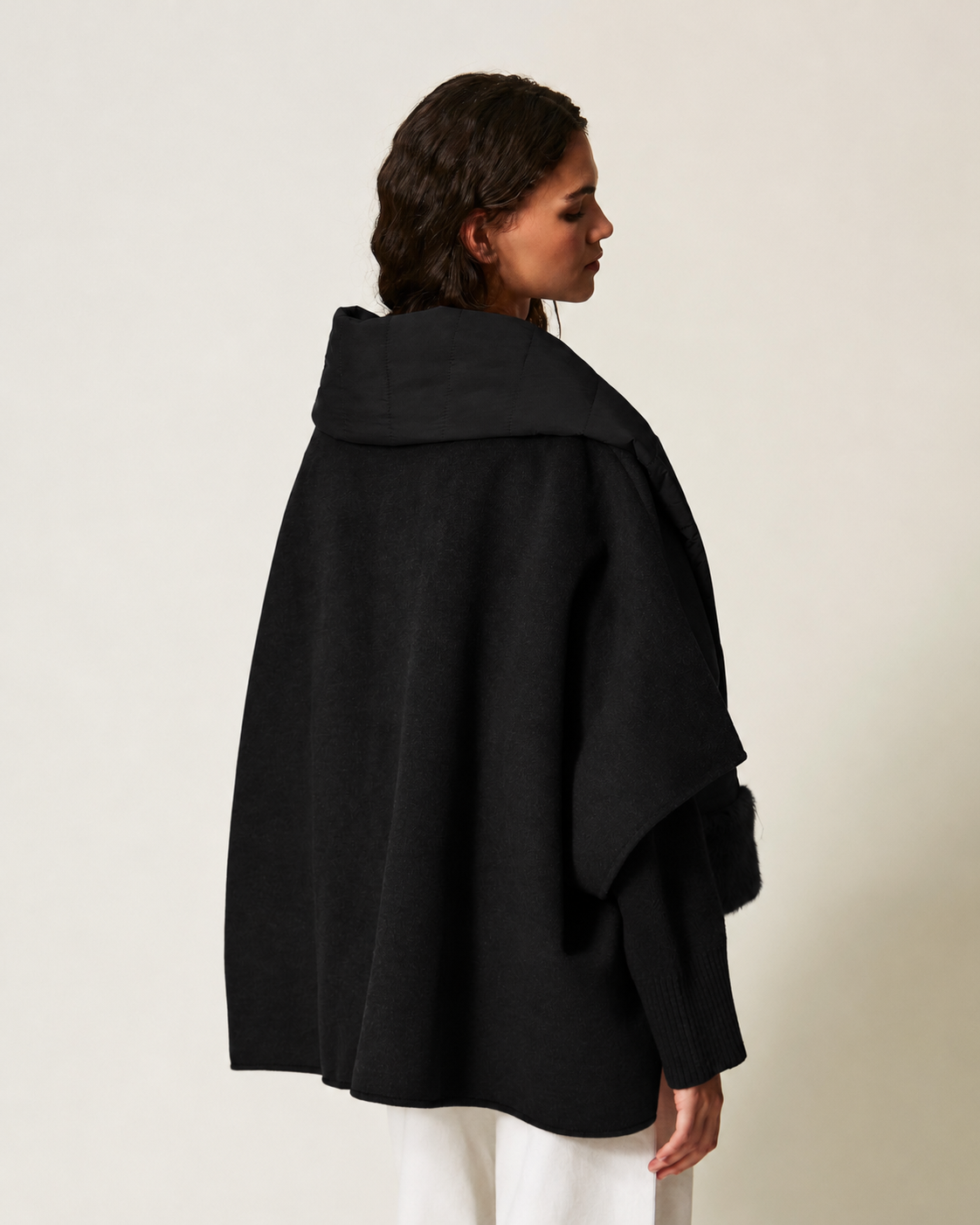 ΠΟΝΤΣΟ ΜΕ ΚΑΣΚΟΛ (BLACK) TWINSET