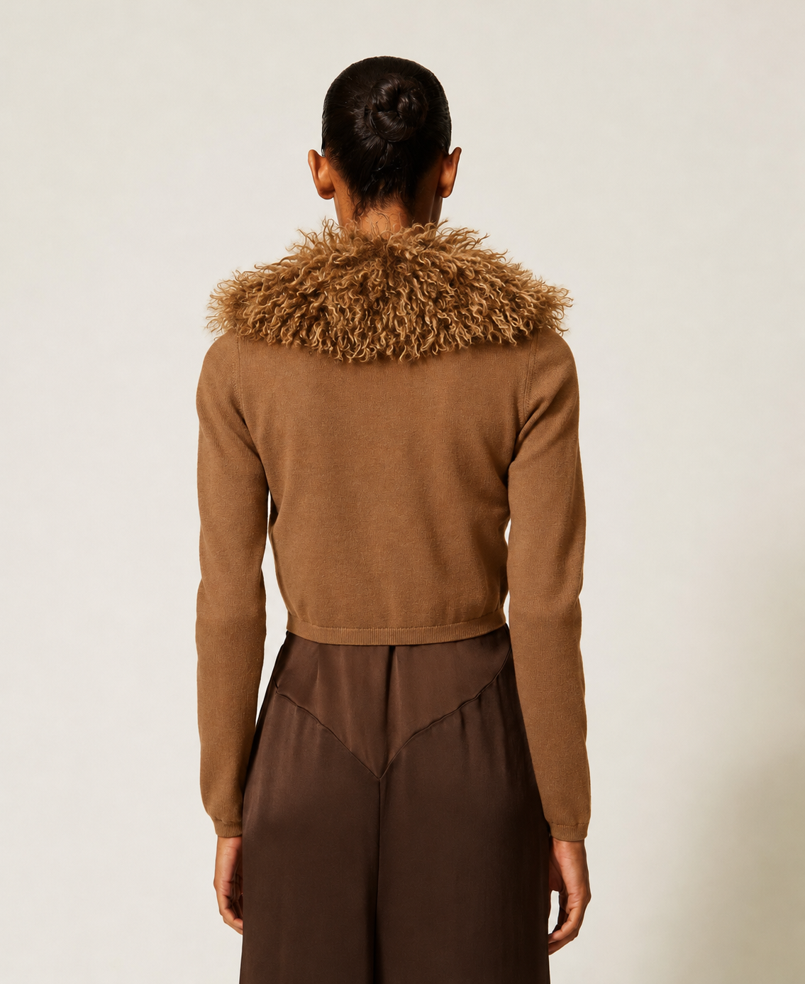 ΚΟΝΤΗ ΖΑΚΕΤΑ ΜΕ FAUX FUR TWINSET