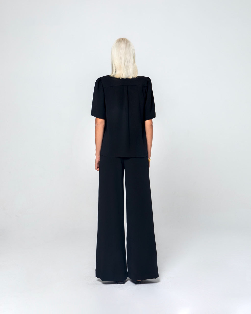 NORA ΜΠΛΟΥΖΑ ΜΕ ΧΡΥΣΑ ΚΟΥΜΠΙΑ (BLACK) MAMOUSH