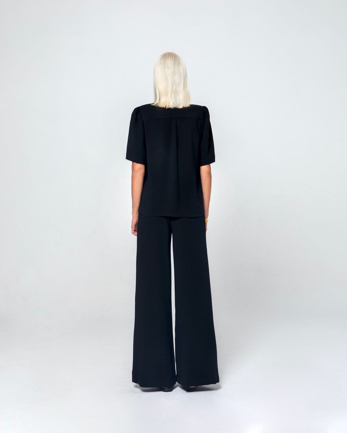 NORA ΜΠΛΟΥΖΑ ΜΕ ΧΡΥΣΑ ΚΟΥΜΠΙΑ (BLACK) MAMOUSH