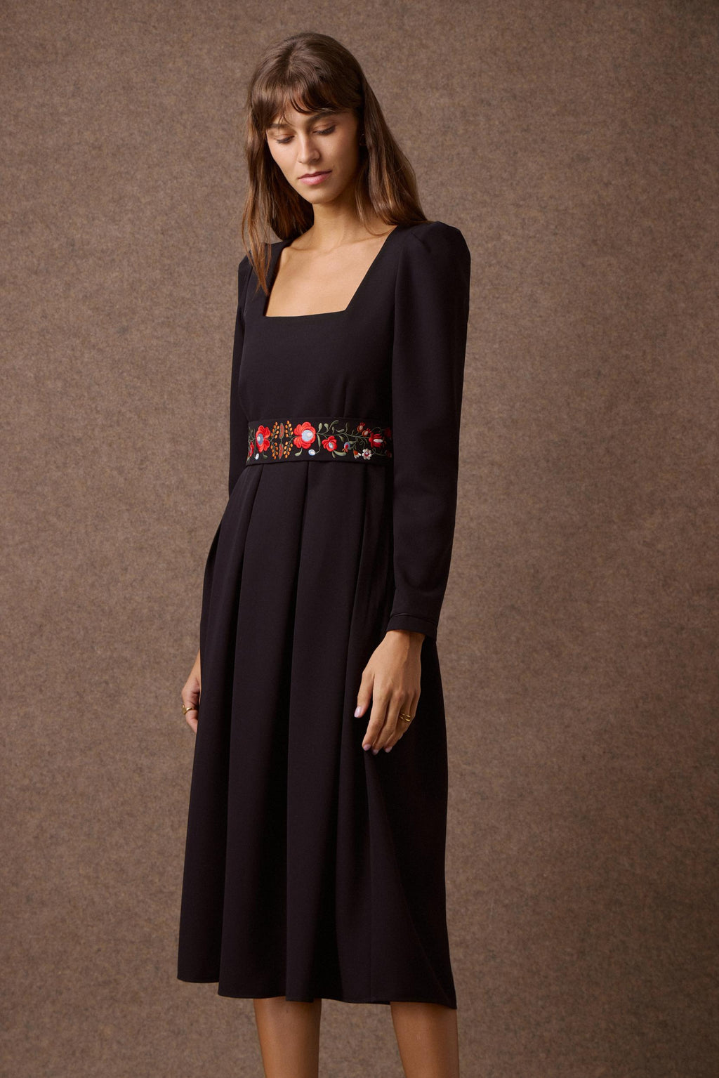 'NEFELI' ΜΙΝΤΙ ΦΟΡΕΜΑ ΜΕ ΚΕΝΤΗΜΕΝΗ ΖΩΝΗ (BLACK) MAMOUSH