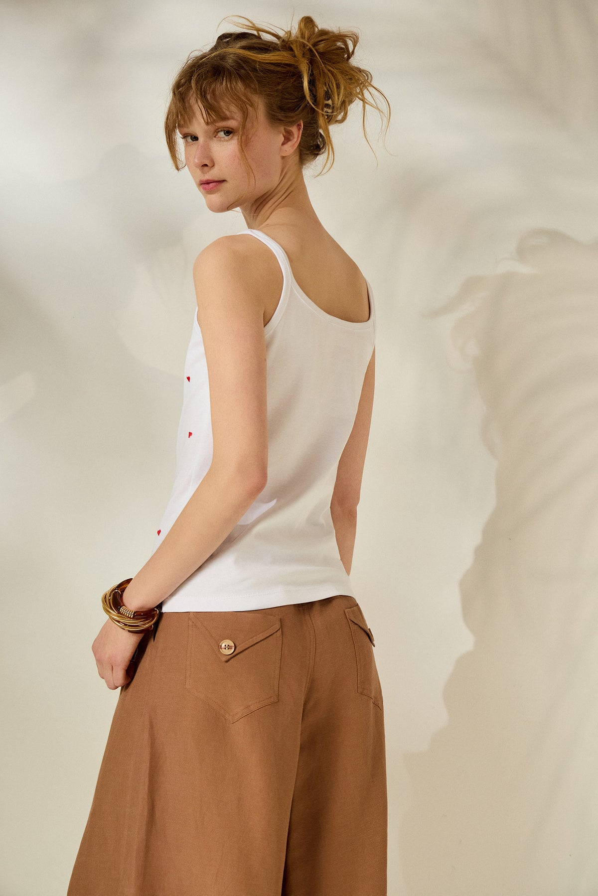 'LIA' ΤΟΠ ΜΕ ΚΕΝΤΗΜΑ ΚΑΡΔΟΥΛΕΣ (WHITE) MAMOUSH