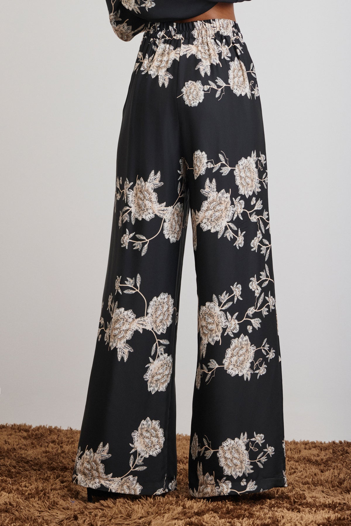 ‘SOFIA’ ΕΜΠΡΙΜΕ ΠΑΝΤΕΛΟΝΑ (BLACK/FLORAL) MAMOUSH
